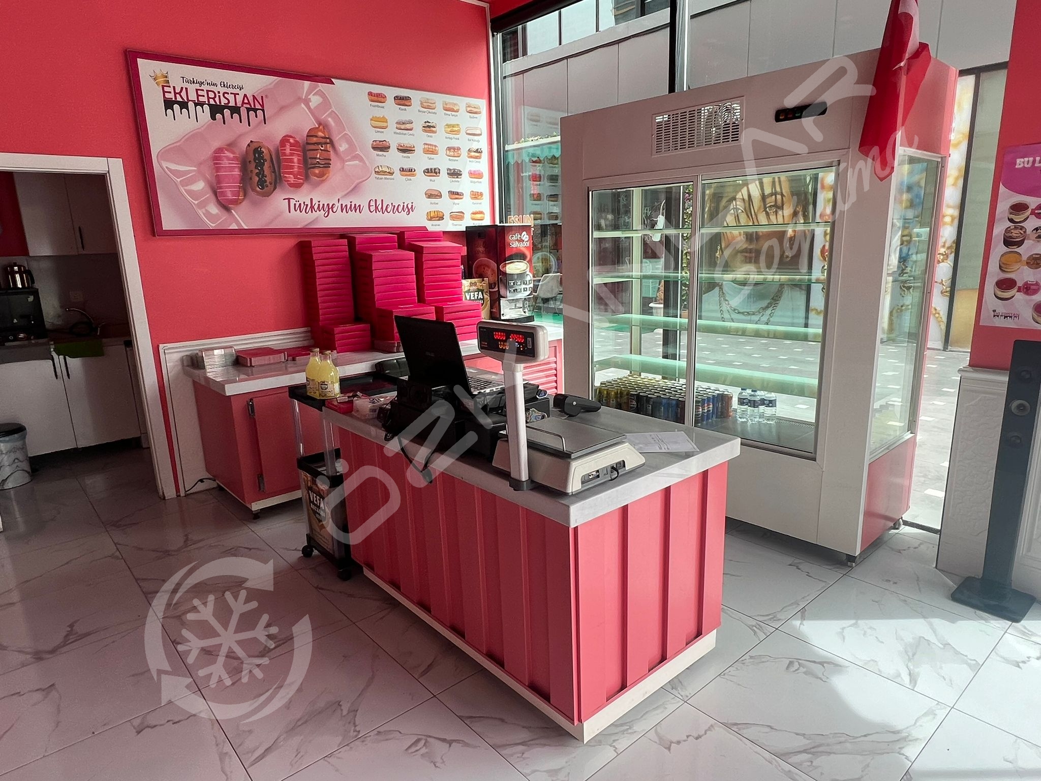 Özel Ölçü Pasta Dolabı İmalatı