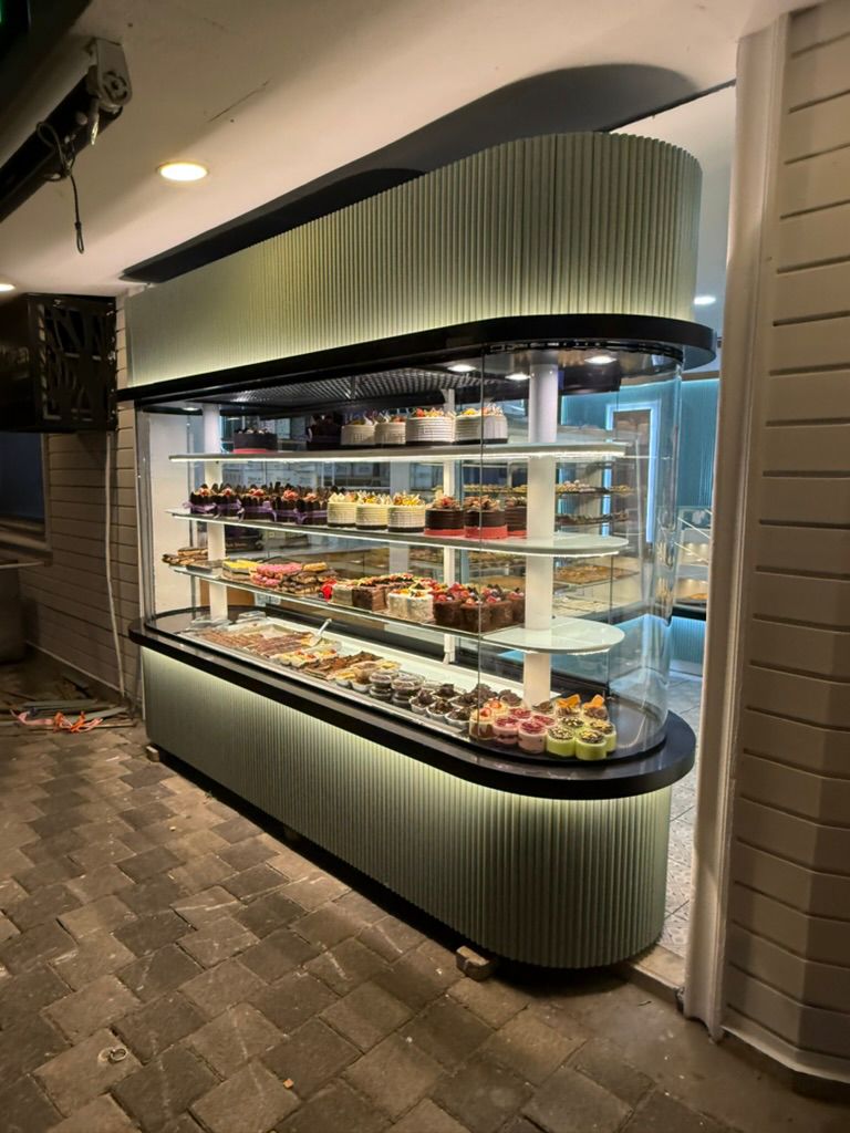 Modern Mavi Dik Pasta Vitrin Dolabı - Lezzetlerin Zarif Sergileyicisi!