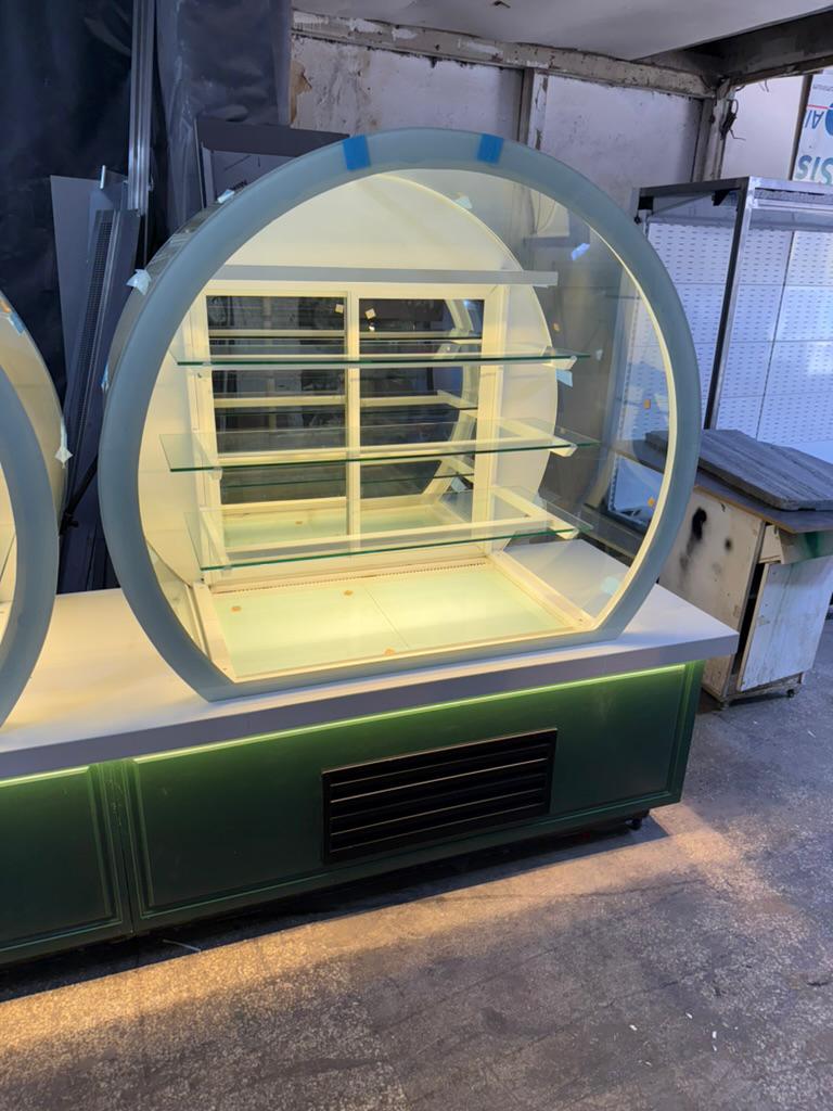 Özel Tasarım Yuvarlak Camlı Pasta Dolabı